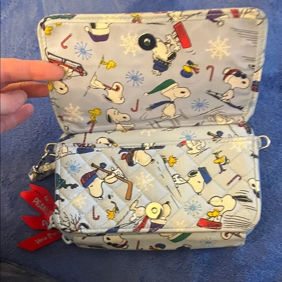 Vera Bradley Peanuts Snoopy Wristlet Wallet, Ski Design - Picture 2 of 6